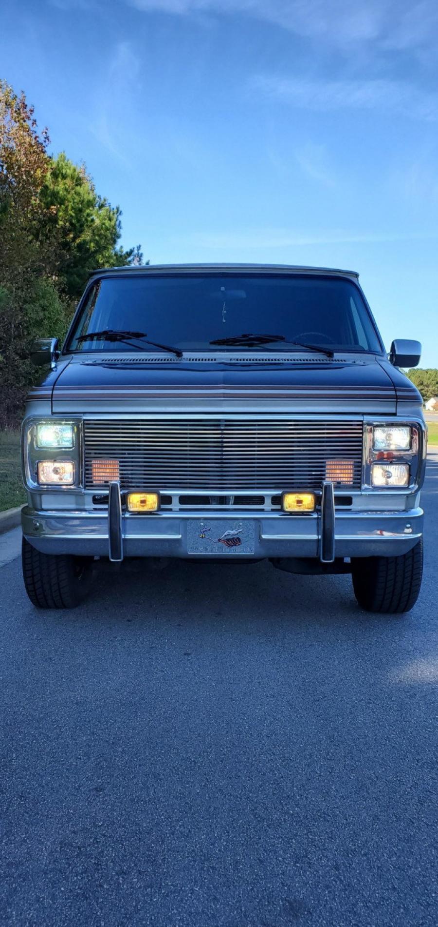  Chevrolet G20 Conversion Van  (CG21305) 1988 года  (фото 46 из 257)